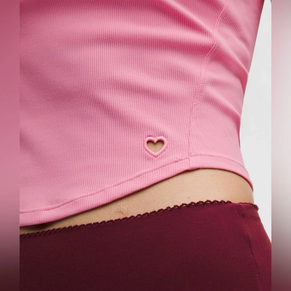 Lululemon Athletica Nulu Ribbed Cropped Tank Top Heart BLACK NWT - Picture 2 of 2